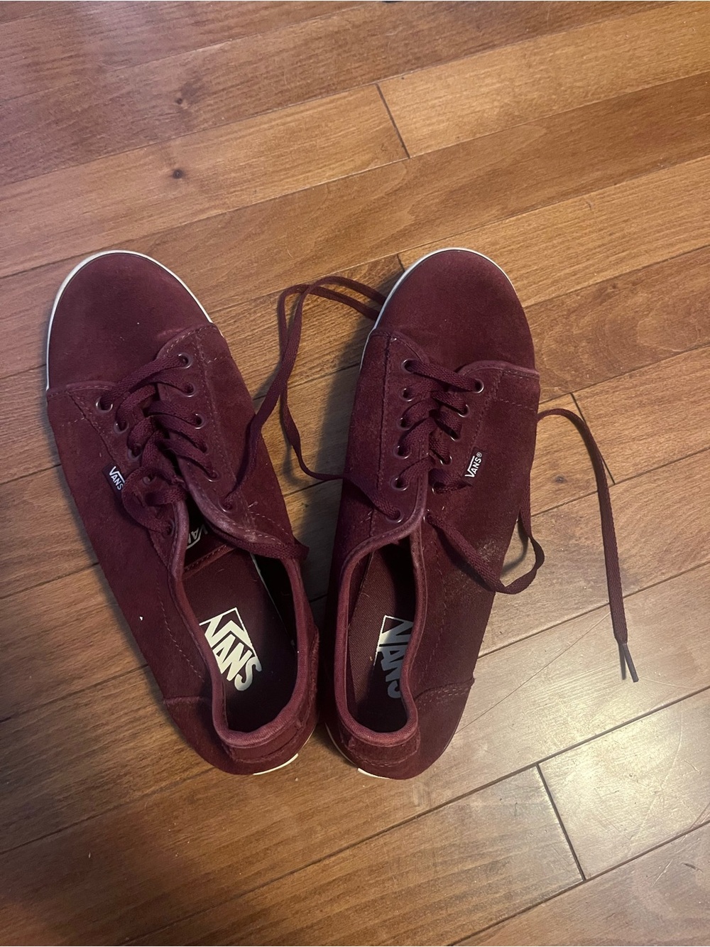 Vans women’s Suede Low-Top Sneakers in Burgundy